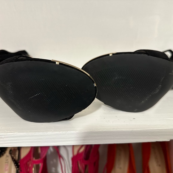 IS 10, elegant black heels with a little bit of bling on the toe. - Picture 2 of 4